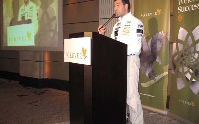 Ο Βασίλης Ορφανός προσκεκλημένος της εταιρείας Forever Living Products στην Αθήνα