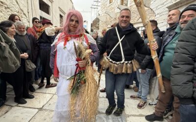 Ο Βασίλης Ορφανός συμμετείχε σε παραδοσιακά πανηγύρι  με τους “Κουδουνάτους” στην Απείρανθο Νάξου